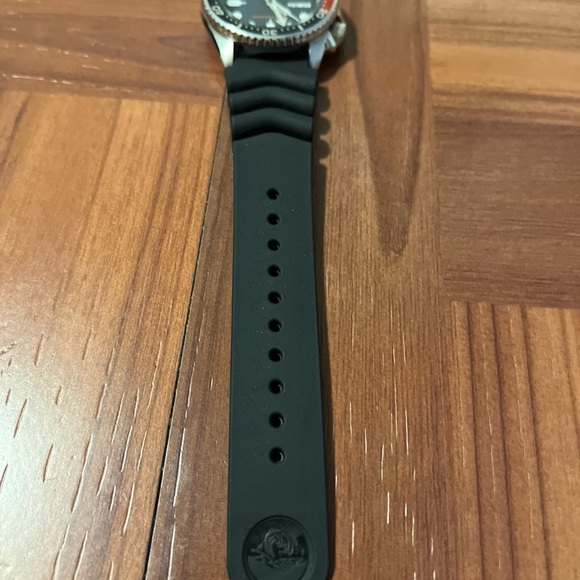 Seiko SKX009 All Original Near Mint - Picture 5 of 8